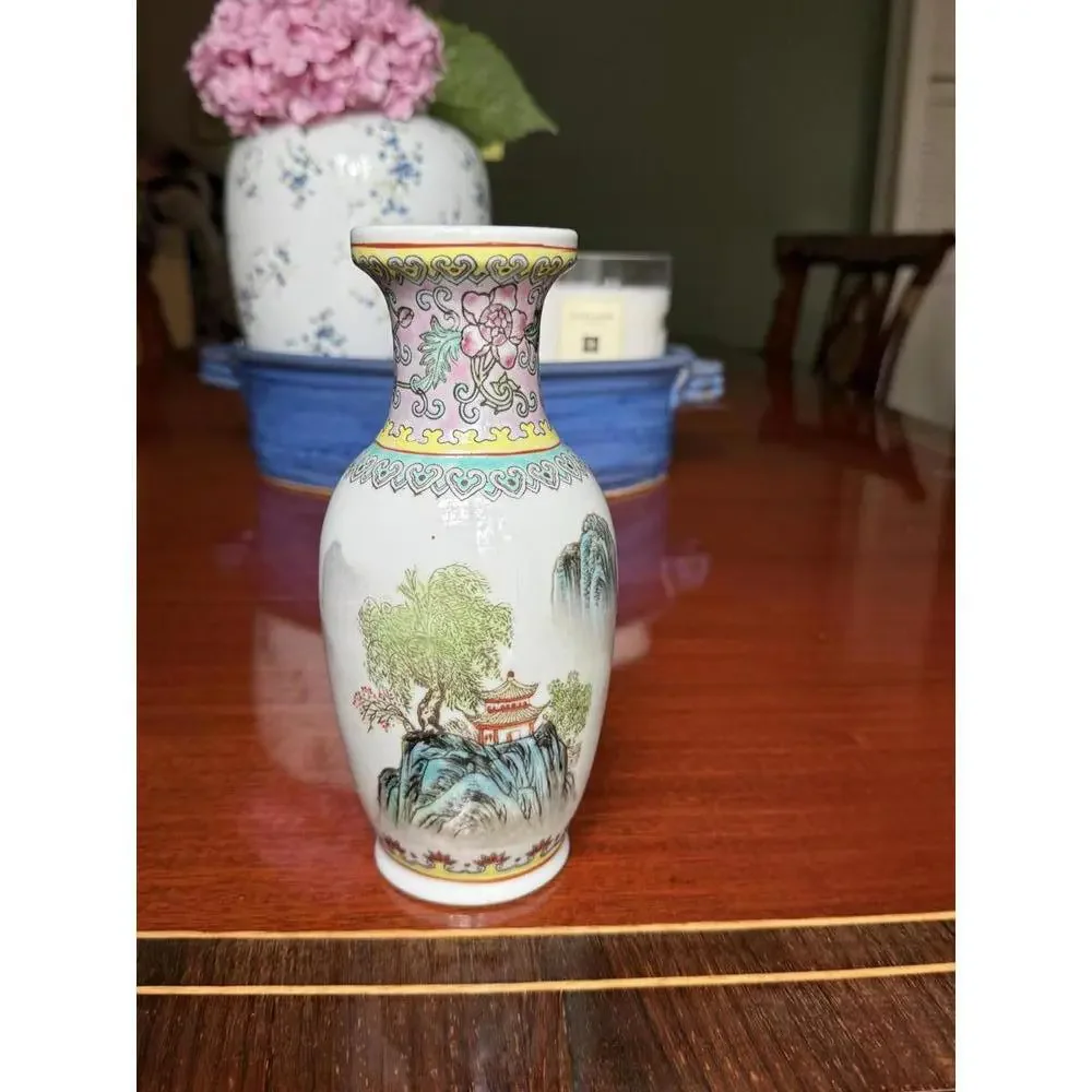 VTG 2 Famille Rose Vases Pink Porcelain Chinoiserie hand-painted in China - Picture 4 of 9